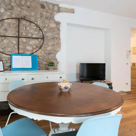 Corte Angelini By Postcardsfrom Apartment
