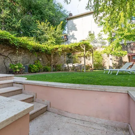 Corte Angelini By Postcardsfrom Apartment