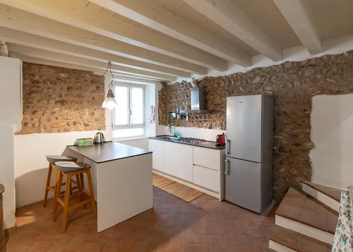 Corte Angelini By Postcardsfrom Apartamento Castelnuovo del Garda